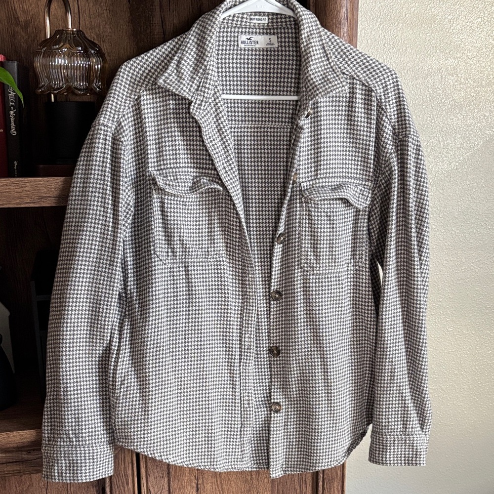 Hollister Gray Houndstooth Flannel